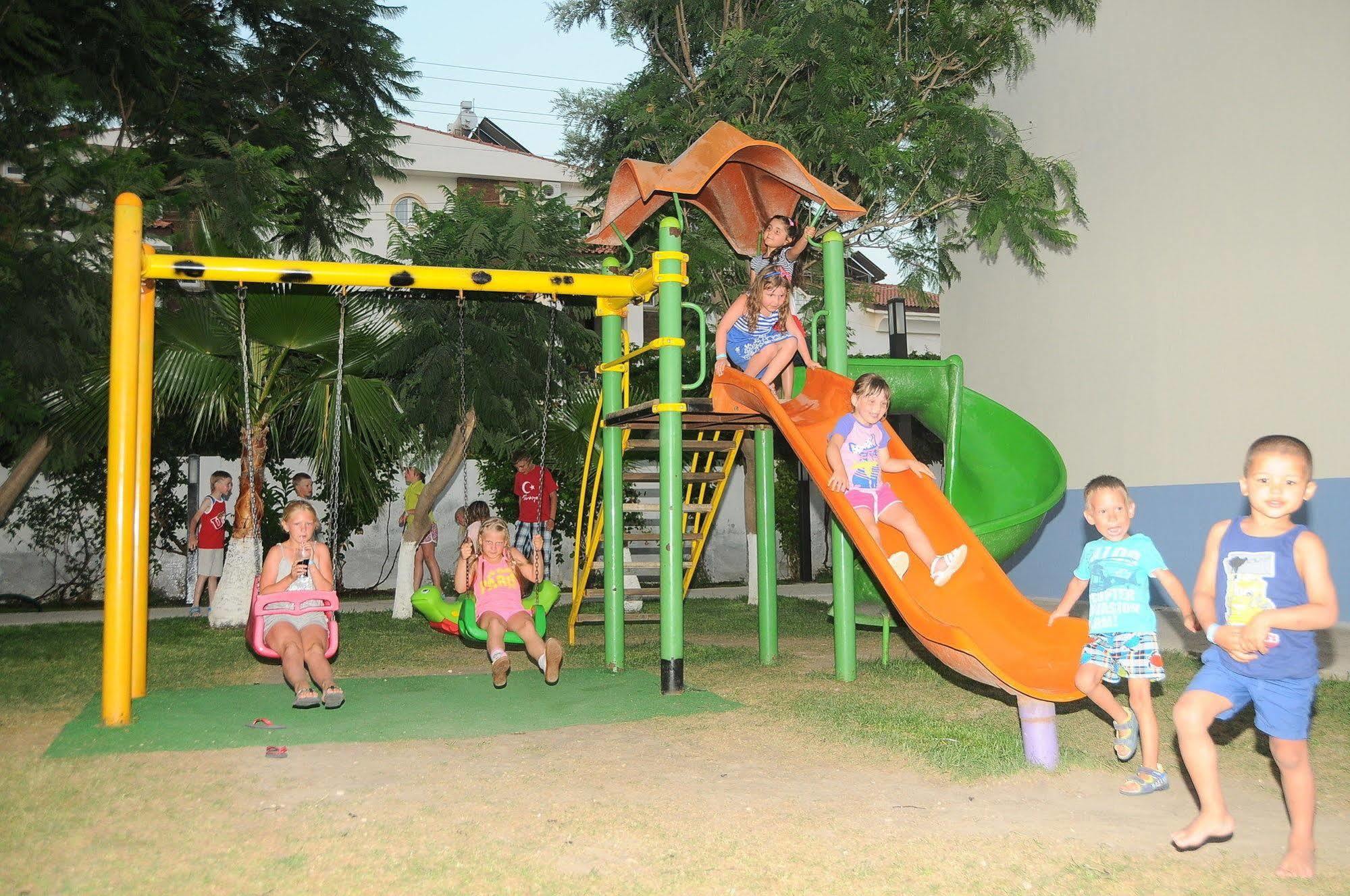Aral Hotel Side